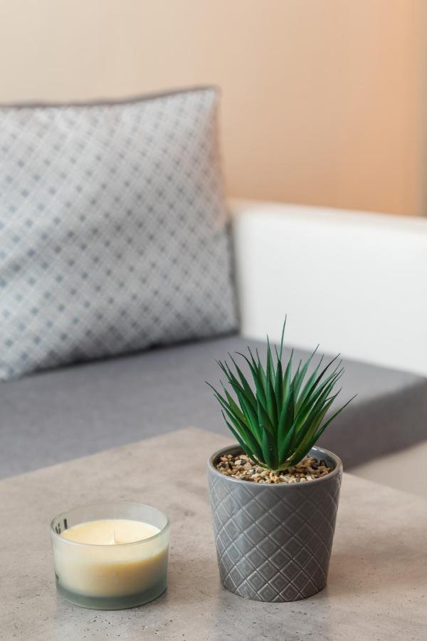 Cityscape Apartment *